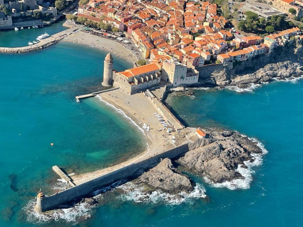 AZUR-Les pieds dans l'eau-Vue sur Mer et Clocher de Collioure en toile de fond - WIFI - PARKING Extérieur photo